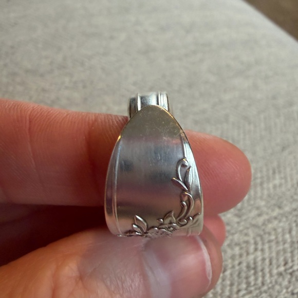 Queen Bess Spoon Ring - Picture 9 of 13